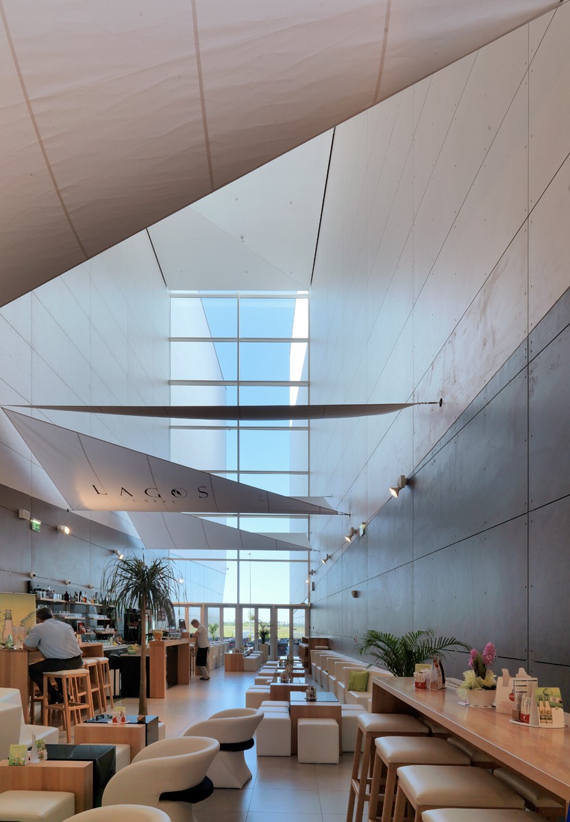 Various ˝fit out˝ projects